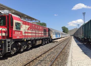 Iran and Turkey have exchanged a formal agreement document for a new rail connection at the Cheshmeh Soraya border, paving the way for a major railway project that will link the two countries through a new crossing point.  The 324-kilometer Khavaran-Tabriz-Marand-Cheshmeh Soraya line, part of Iran's broader east-west corridor from Sarakhs to the Turkish border, has secured all necessary approvals, according to Jabbar Ali Zakeri, CEO of Iran's Railway Company. The project will be implemented under an EPC con